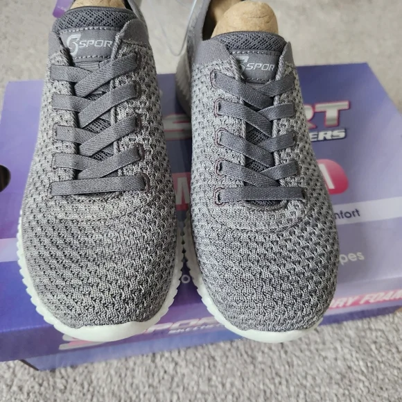 Sneakers - Picture 2 of 8